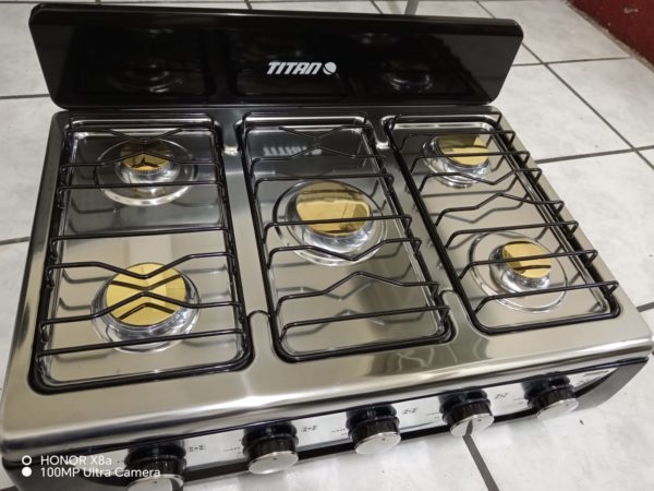 Estufa de 5 hornillas Marca Titan top acero inoxidable  Con respaldo - Image 3