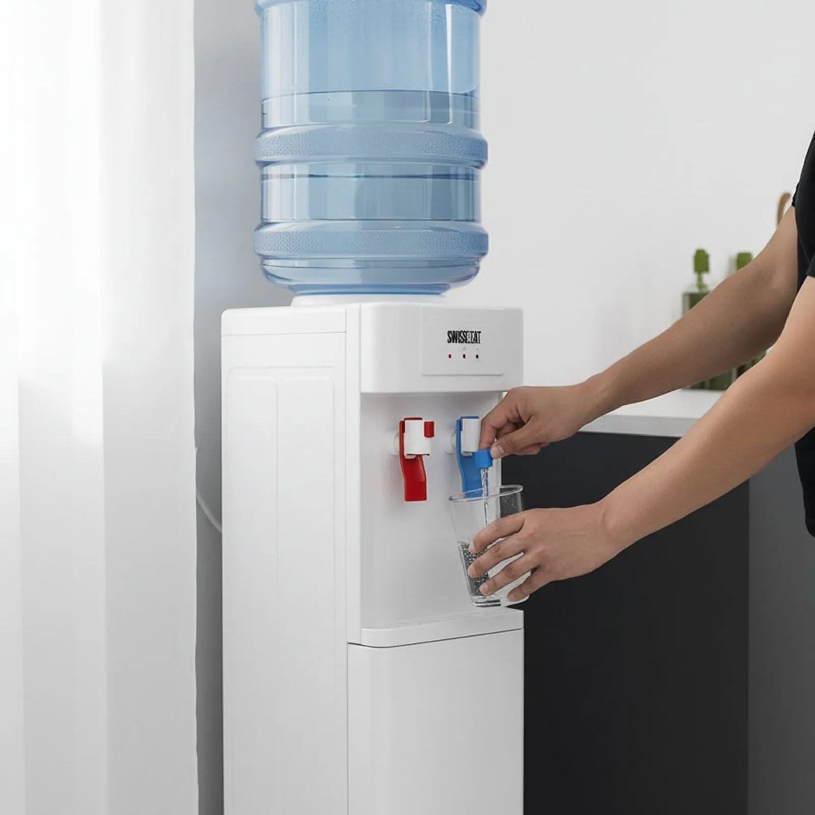 Dispensador de Agua de Piso Marca Rosthal con Compartimiento inferior - Image 4